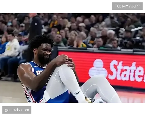 乔尔·恩比德低位背打拉开差距 提升球队关键时刻得分效率